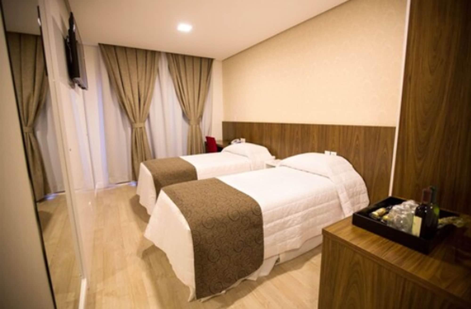 Holiday & Business Hotel - Em Frente Ao Centro De Eventos E Arena Conda Шапеко Екстер'єр фото