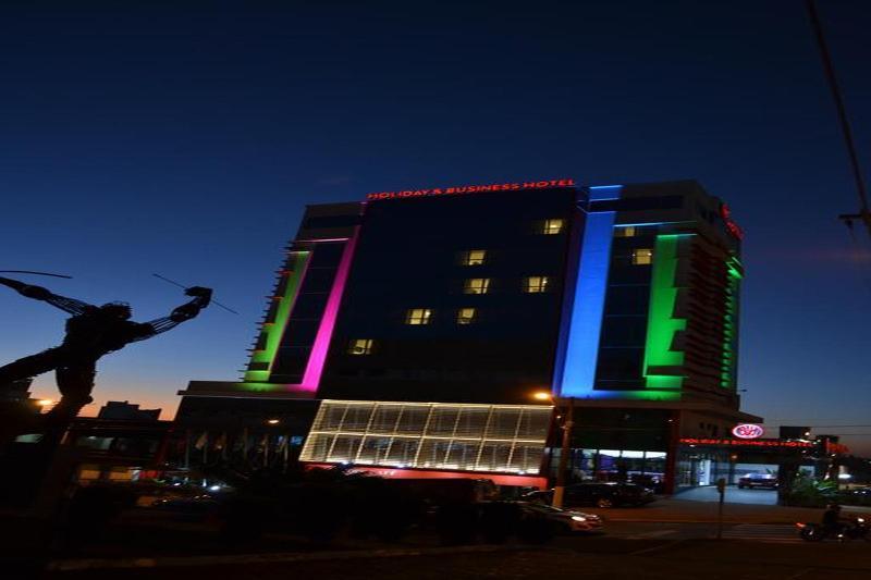 Holiday & Business Hotel - Em Frente Ao Centro De Eventos E Arena Conda Шапеко Екстер'єр фото