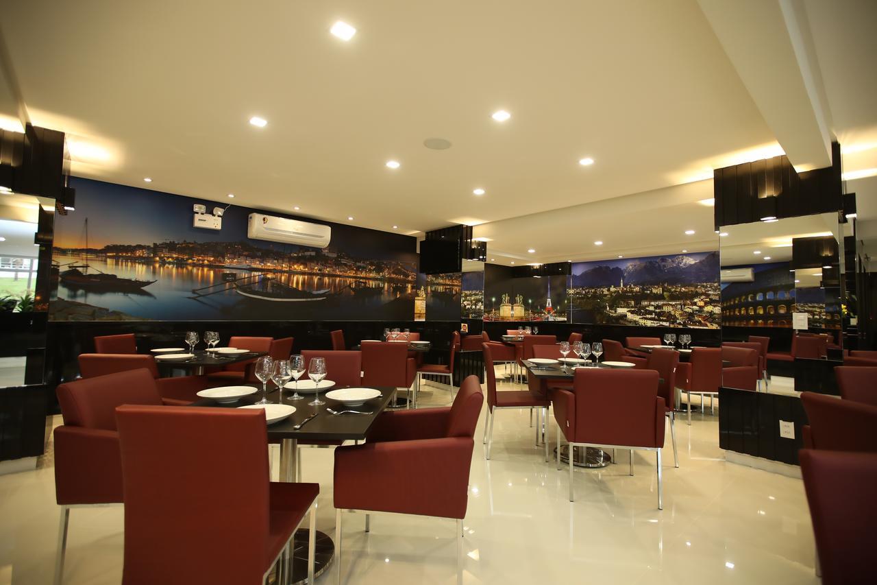 Holiday & Business Hotel - Em Frente Ao Centro De Eventos E Arena Conda Шапеко Екстер'єр фото